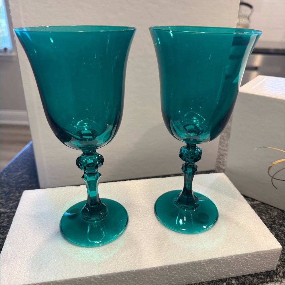 Be Estelle colored emerald green Wine Glasses Set